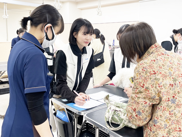 お客様の接客を実践♪